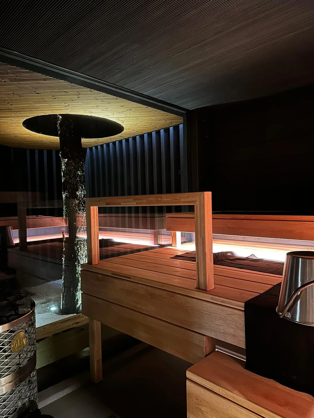 Sähkövirta Boström toteutti tämän upean ja modernin saunan sähköistykset